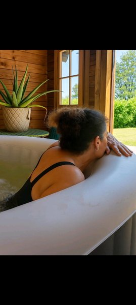 Hébergement AbracadaRoom : Homosapiens avec accès au jacuzzi pendant 30 minutes, Petit-déjeuner, repas du soir & Un massage bien-être 30 minutes par pers - Image 7