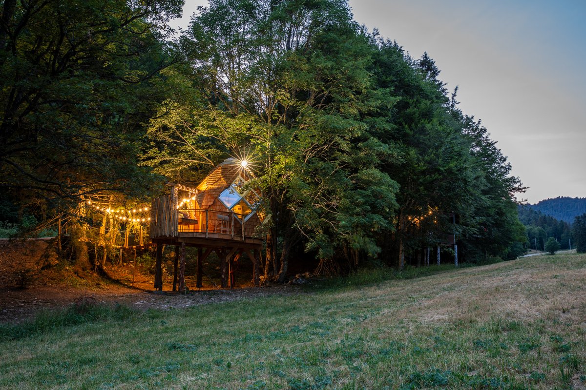 La Pomme de Pin Perchée, cabane romantique pour 2 à Autrans (29)