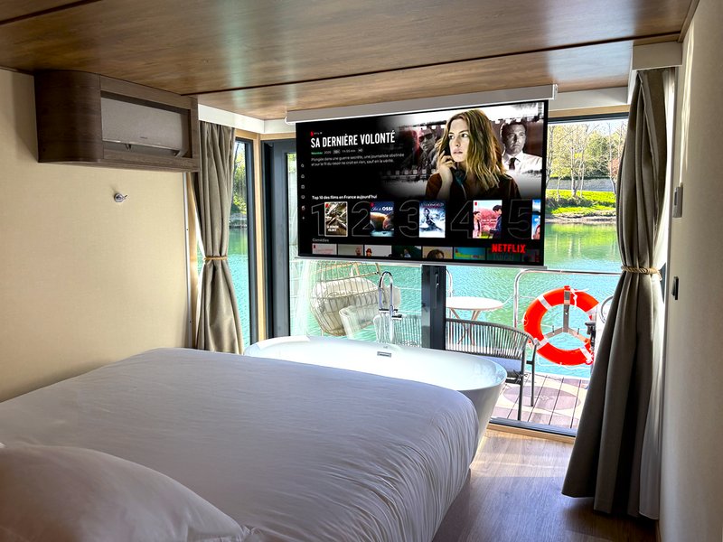 Hébergement AbracadaRoom : Suite flottante Supérieure Lit king-size Balnéo Sauna - Image 1