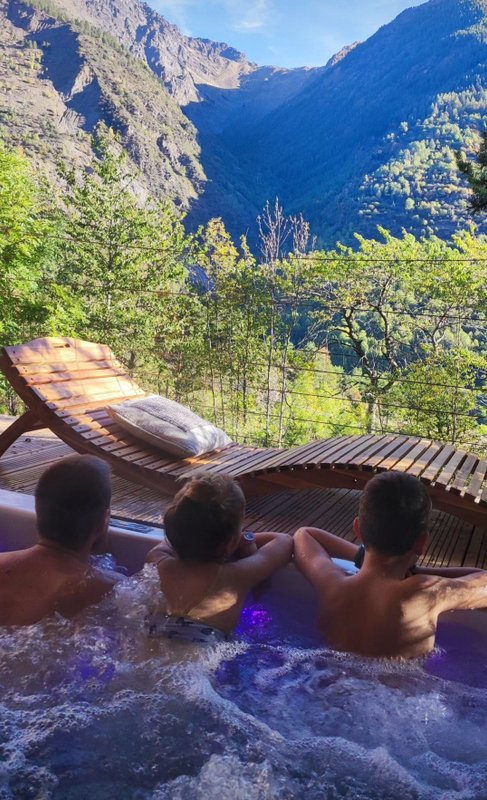 L'Empreinte, cabane & spa à Saint Etienne De Tinée (26)