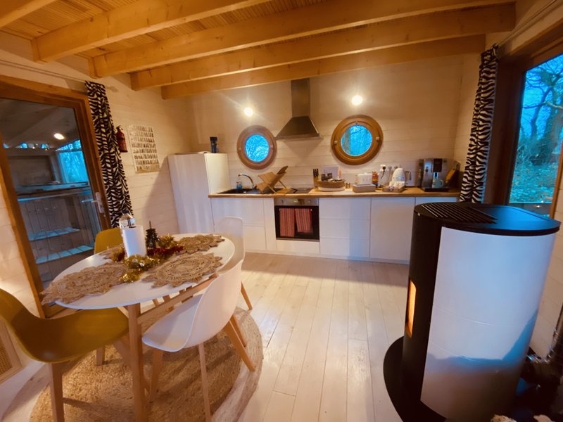 Hébergement AbracadaRoom : La Maison de Merlin, cabane magique avec SPA - Image 32