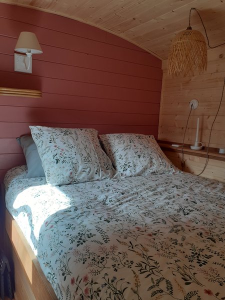 Hébergement AbracadaRoom : La Roulotte qui chuchote &spa - Image 9