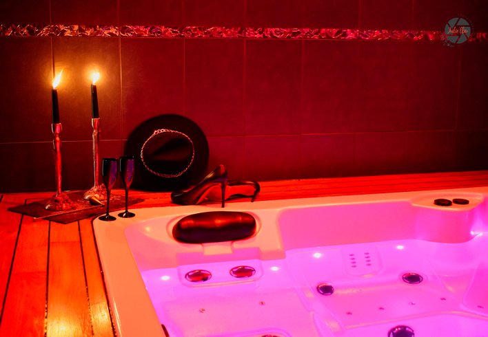 Hébergement AbracadaRoom : Suite 785 Chambre Romantique Spa & Sauna - Image 5