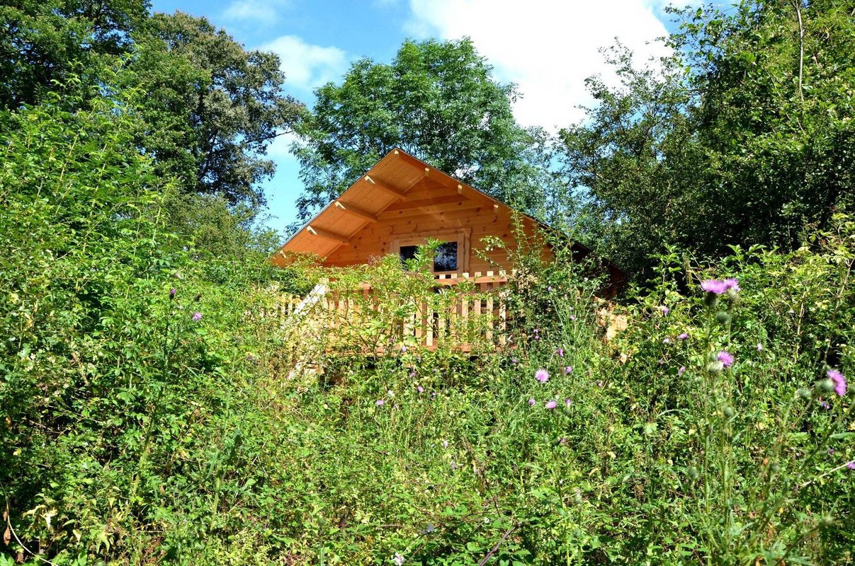 cabane noisetier exterieur 1