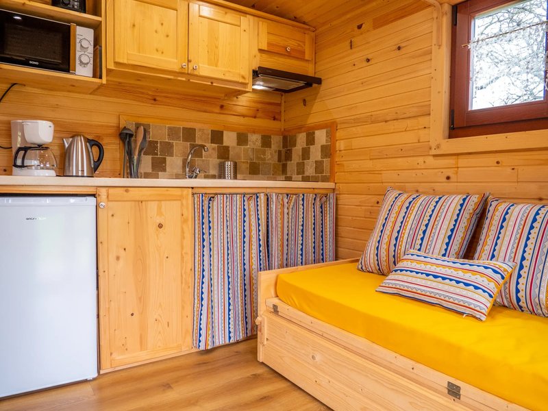 Hébergement AbracadaRoom : Roulotte Les Rouges-gorges — Cirque - Image 11