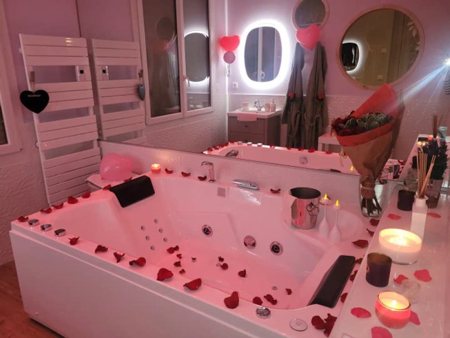 Hébergement AbracadaRoom : La Bulle romantique & Balnéo - Image 1