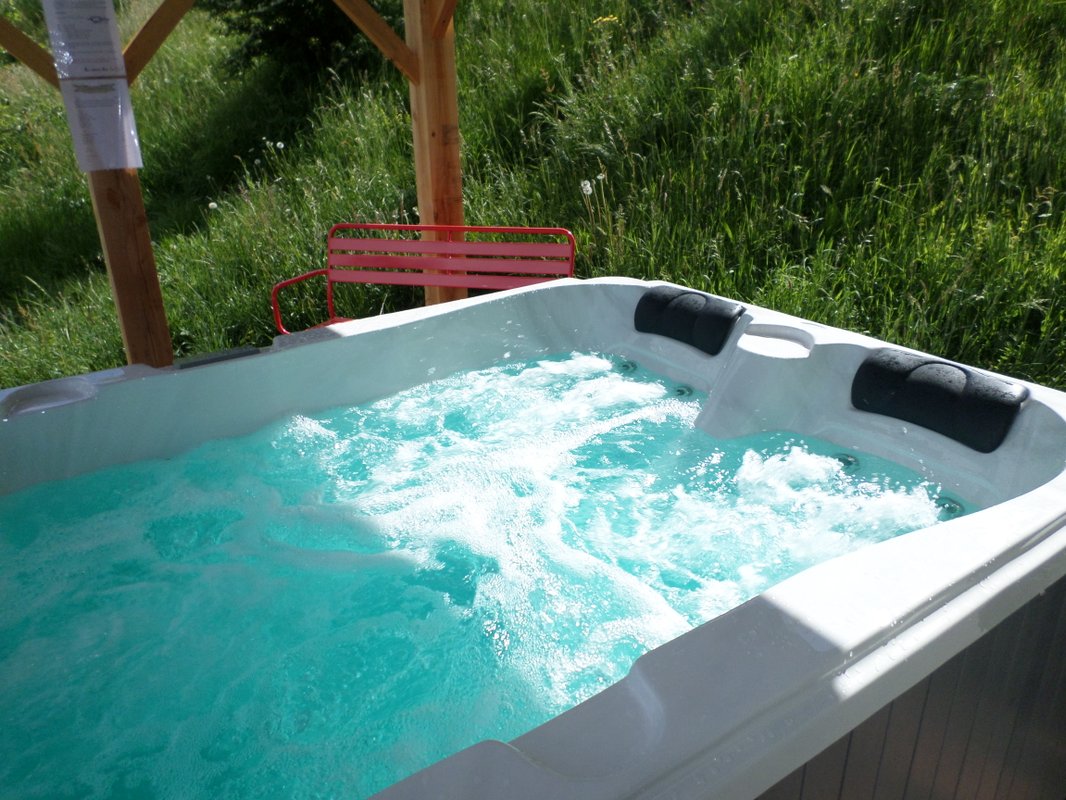 Kiosque Glam, accès piscine & SPA à Jaunac (12)