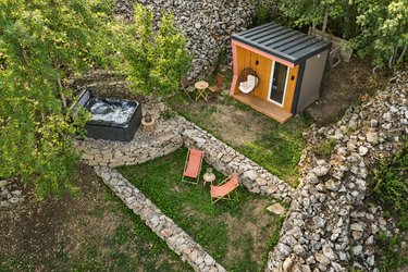 Cabane Là-Haut & SPA à Borée (1)