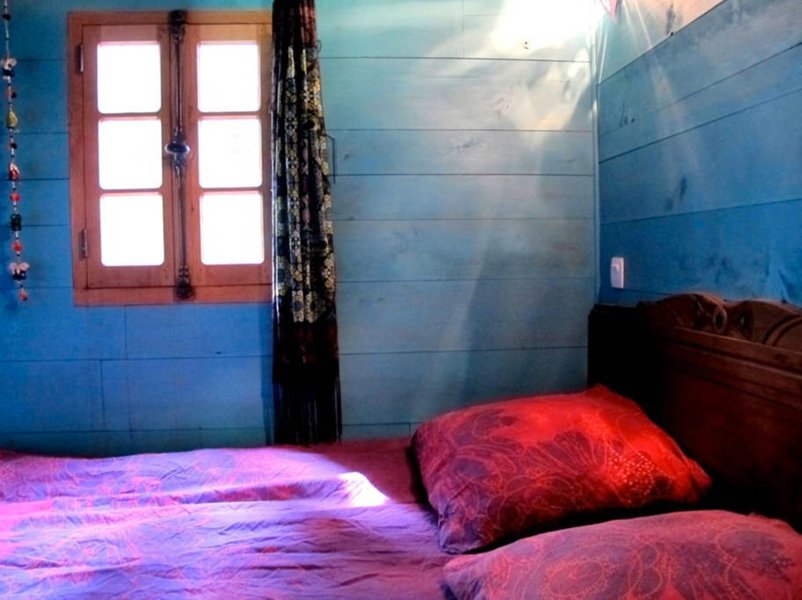 lit-roulotte-violette_roulottes_lauragais