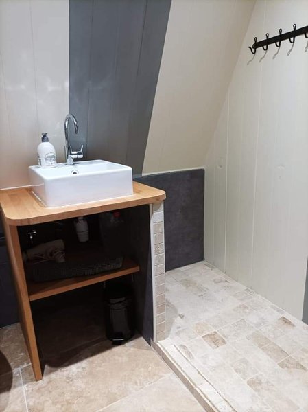 Hébergement AbracadaRoom : La Cabane du Pêcheur, chalet en A au bord d'un étang de pêche (découverte) à Sarlat - Image 10