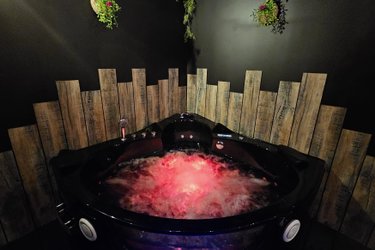 Secret love garden loveroom n'spa à Soleymieu (2)