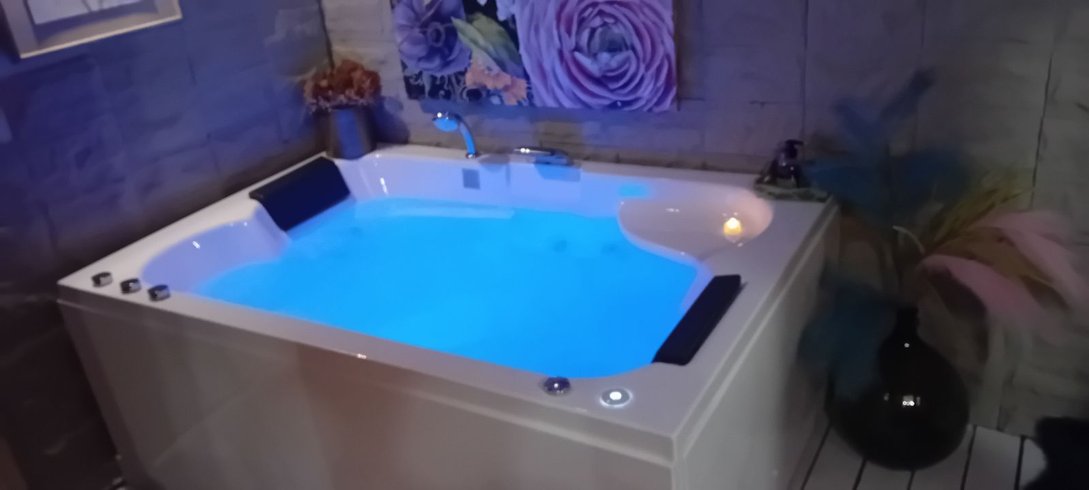 Hébergement AbracadaRoom : Cabane Romantique Du Jardin Balnéothérapie - Image 35