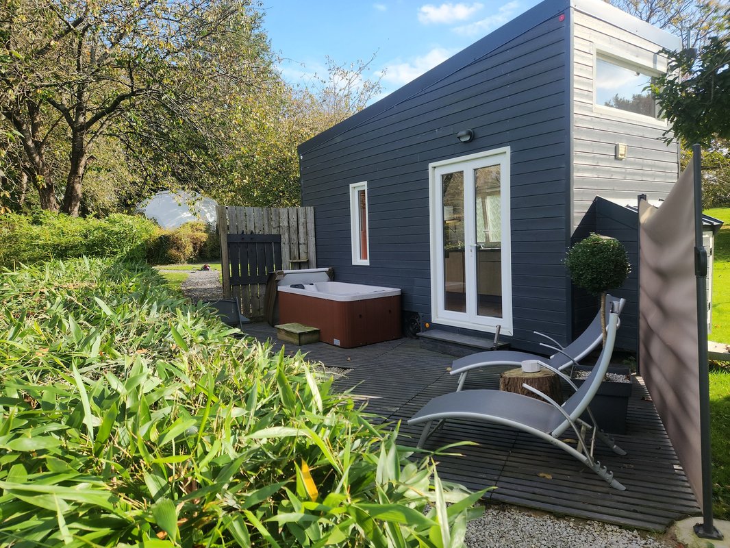 La Tiny-house & Spa à Saint-Jean-D'elle (1)