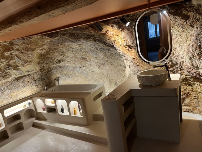 Hébergement AbracadaRoom : Escapade troglodyte à FITOU avec terrasse panoramique et parking privé - Image 24