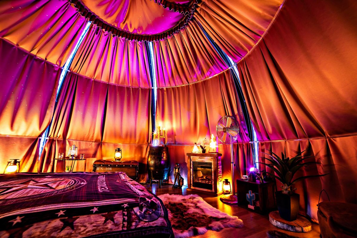 Bulle Texas – Luxe  & SPA – Vue Lac Aiguebelette à Novalaise (26)