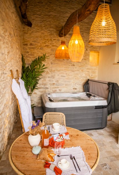 Hébergement AbracadaRoom : La Grange - Chambre intimiste & spa - Tavel - Image 3