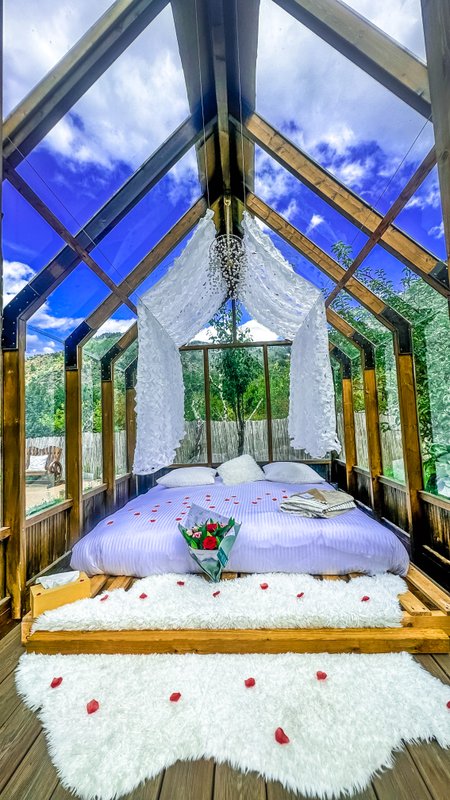 Chalet en verre sous une pluie d’étoiles à Lantosque (63)