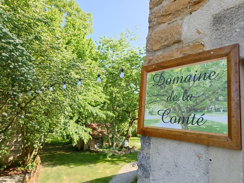 Hébergement AbracadaRoom : La Roulotte du Domaine de la Comté & Spa - Image 19