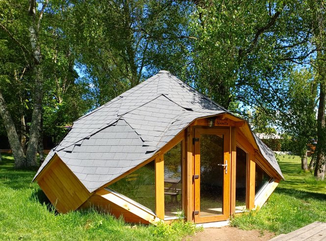 Hébergement AbracadaRoom : Cabane 'Noisette' au bord d'un lac - Image 1