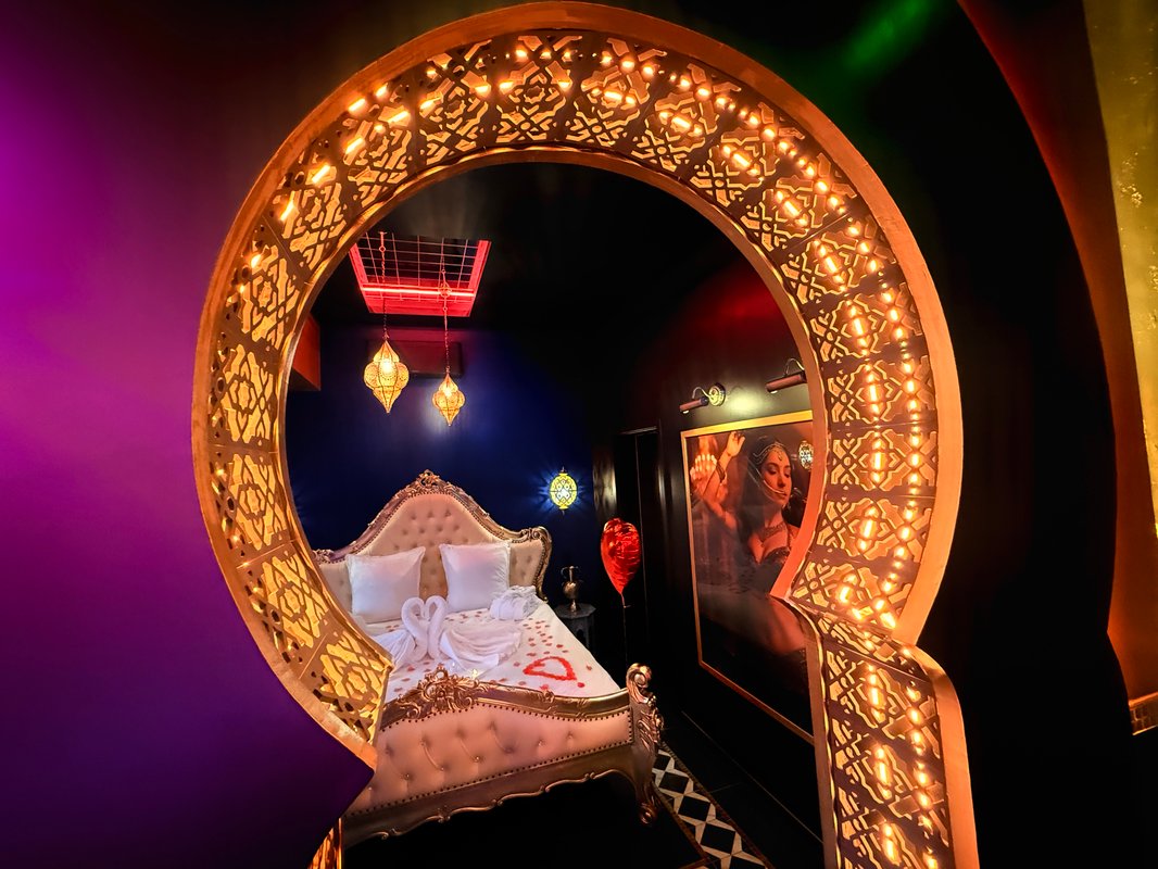 Le Palais des Mille et Une Nuits - Love Room, Jacuzzi, Pièce Secrète à Scheibenhard (3)