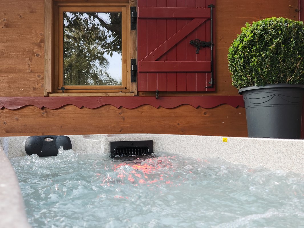 La Roulotte & spa à Saint-Jean-D'elle (3)