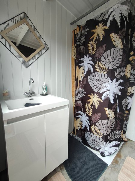 Domaine AbracadaRoom : La Roulotte d'Elfes & spa (climatisée) - Image 9