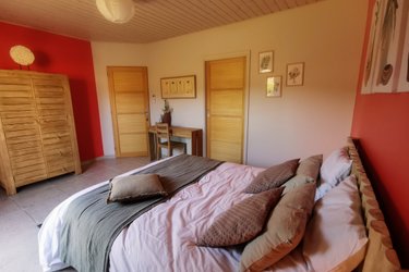 Villa Font Vive - Chambre d'hôtes "L'Ibie" écologique avec piscine et cuisine à Grospierres (2)