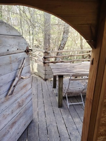 Hébergement AbracadaRoom : Cabane Charrette – Dormir perché à 9m, praticable en fauteuil - Image 7