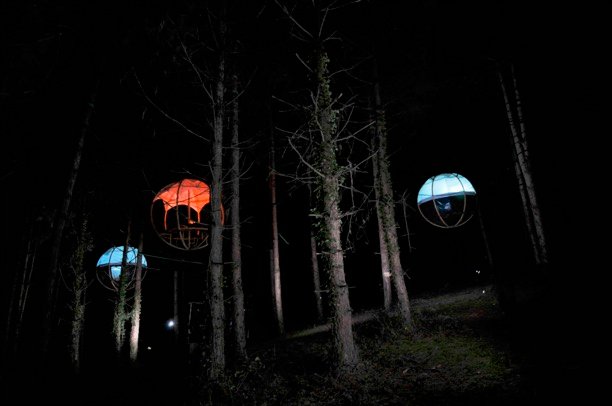 Nids_Suspendus_Nids_du_bearn_nuit_eclaire_abracadaroom