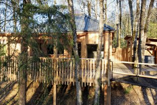 Cabane sur pilotis Lot