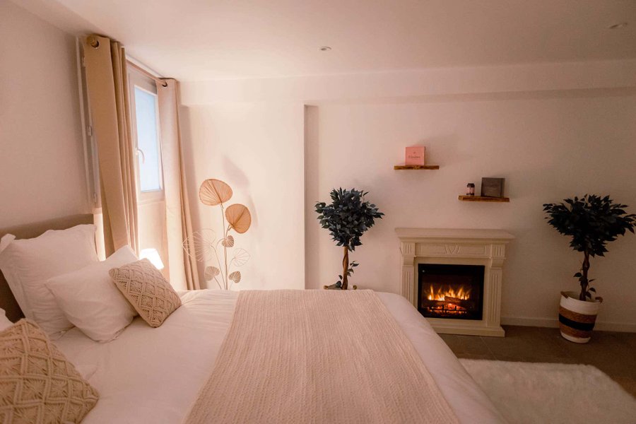 Hébergement AbracadaRoom : Suite Vénusa Romantique & SPA - Place de la Comédie - Image 12