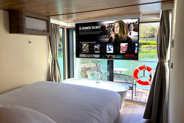 Suite flottante Supérieure Lit king-size Balnéo Sauna à Poissy (1)