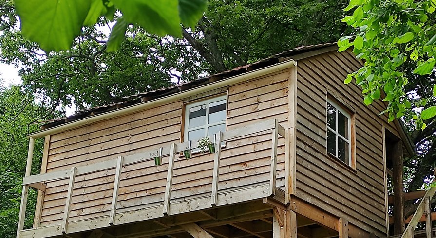 Hébergement AbracadaRoom : Maisonnette perchée dans les arbres tout équipée - Image 17