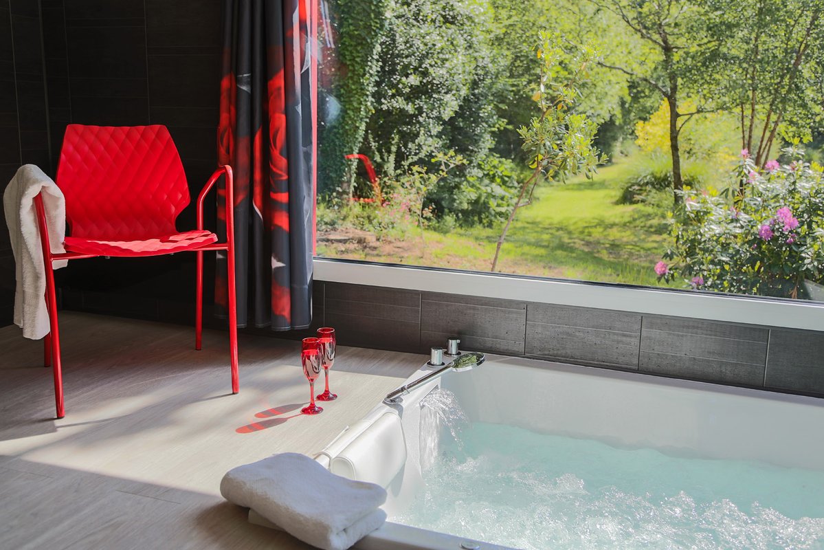 L’Extase – Domaine Privatisé avec Balnéo & Sauna à Arzano (10)