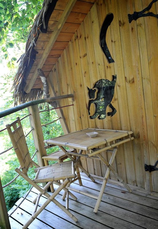 terrasse-lemuriens-cabane-belle
