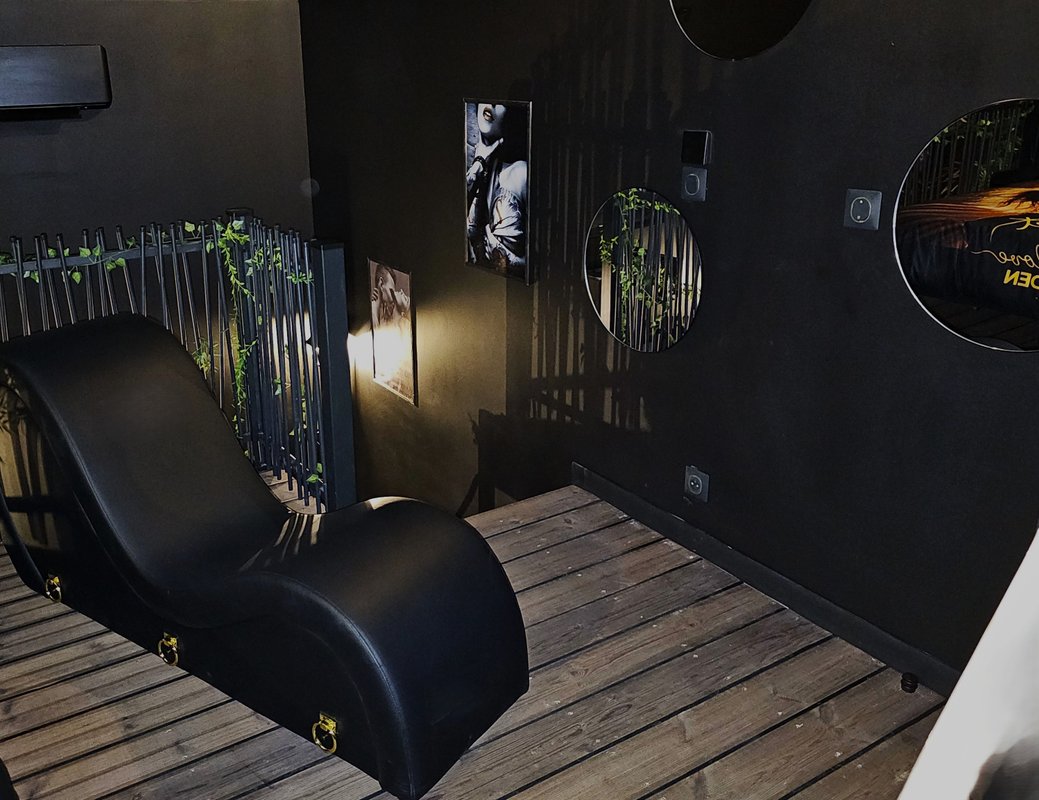 Secret love garden loveroom n'spa à Soleymieu (7)