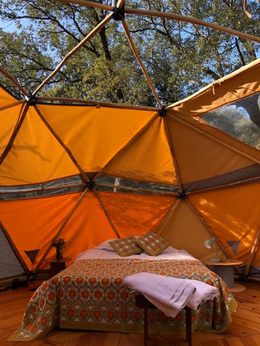 Hébergement AbracadaRoom : Le luxe champêtre d'un Géodôme en châtaignier - Image 3