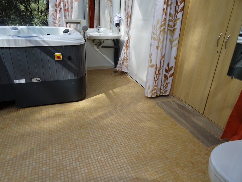 Hébergement AbracadaRoom : Bulle PMR sous les Muriers & Spa - Image 5