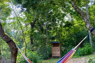 Cabane autonome dans les bois à Leynes (4)