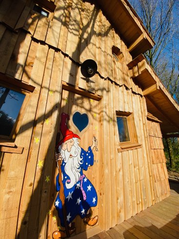Hébergement AbracadaRoom : La Maison de Merlin, cabane magique avec SPA - Image 3