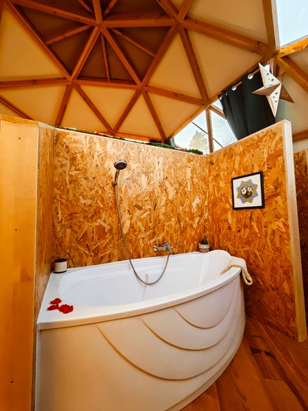 Hébergement AbracadaRoom : N°12 - Voyage Cosmique + SPA privatisable 1h inclus - Image 7