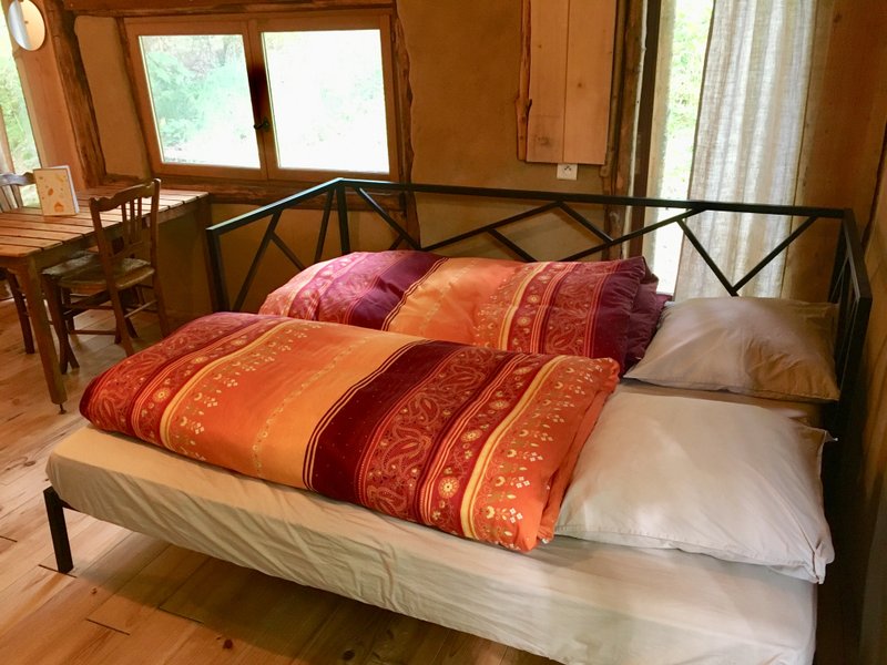 Hébergement AbracadaRoom : Petite cabane en terre-paille - Image 2