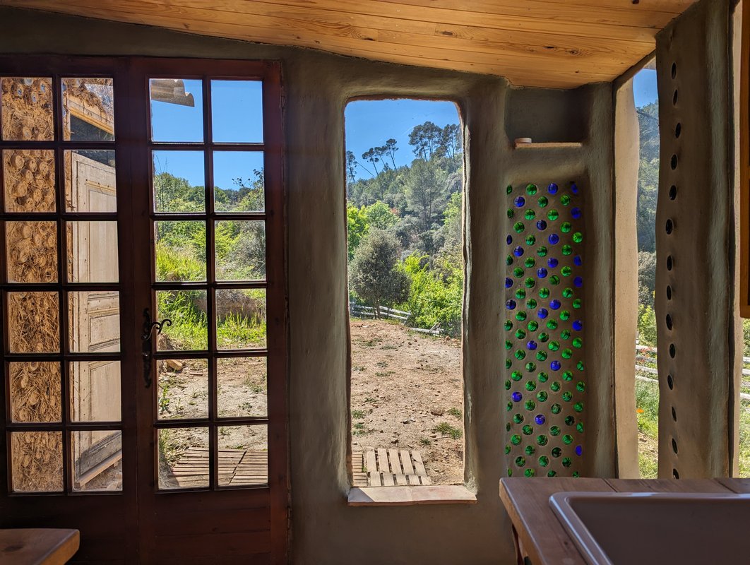 Maison organique à la mauvaise herbe à Barjols (16)