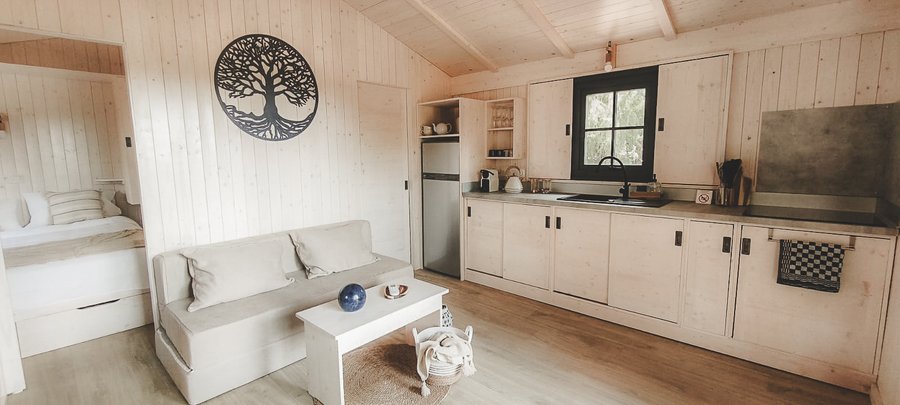 Hébergement AbracadaRoom : Cabane Estèla - Lodge sur pilotis au cœur de la nature, calme & bien-être, réservé aux adultes • linge & ménage inclus • climatisation réversible • cuisine équipée - Image 6