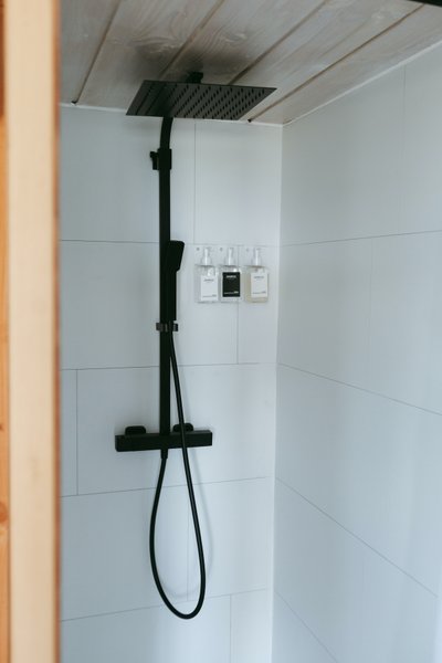 Hébergement AbracadaRoom : La cabane à fleur d’eau - Image 9