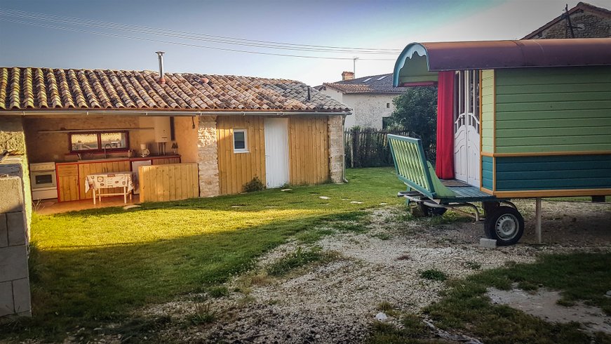 Hébergement AbracadaRoom : Roulotte climatisée avec piscine naturelle - Image 4
