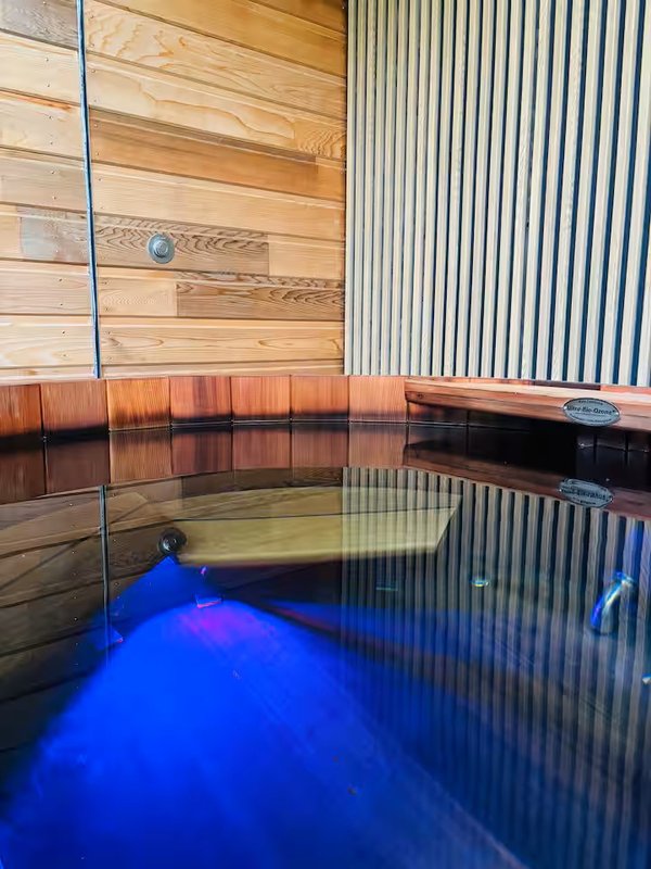 Lodge luxe bain nordique au bord du Canal de Briare à 1h30 de Paris à Montcresson (17)