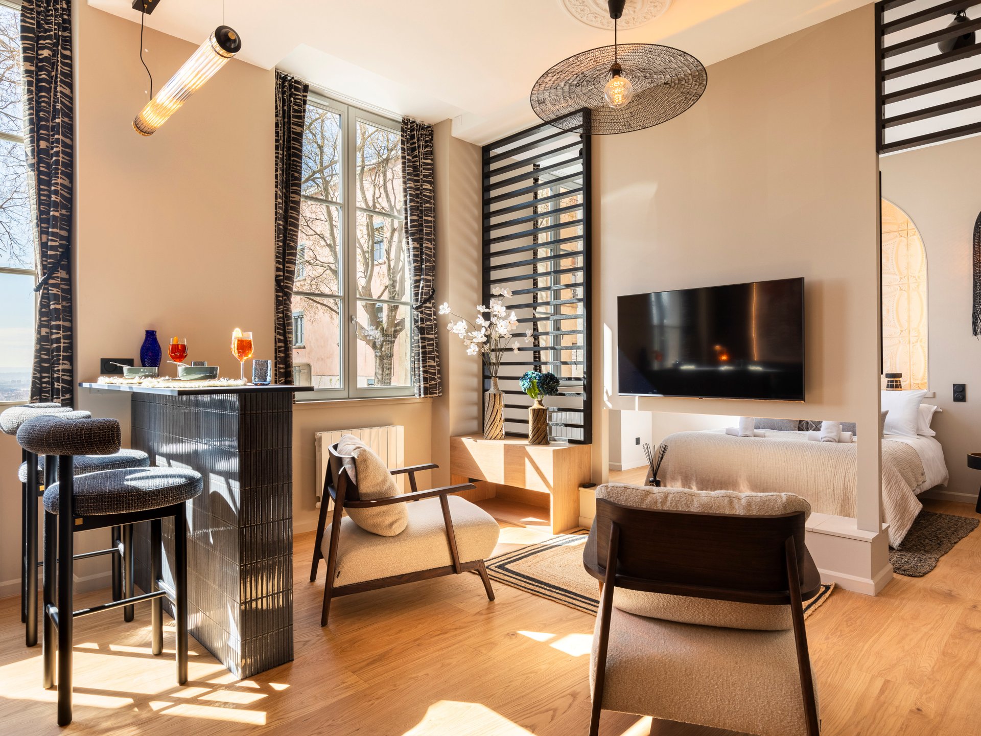 NEAT SUITE  -SPA & CINEMA