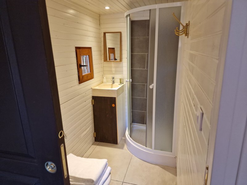 Hébergement AbracadaRoom : Roulotte Créole - Image 4