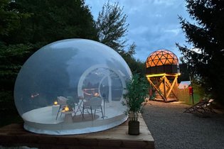 Dôme lunaire d'Oriana & Son bain nordique